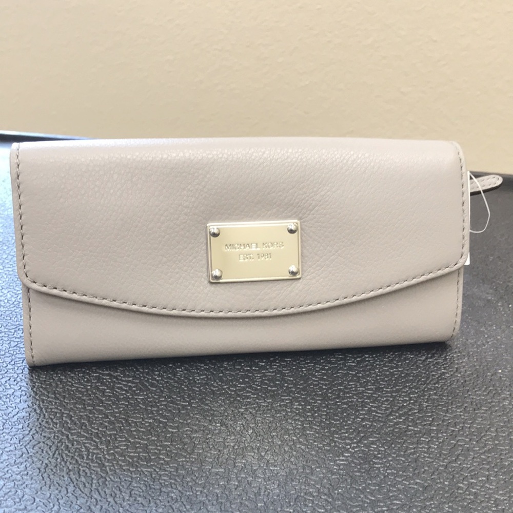 Michael Kors wallet - Picture 2 of 5
